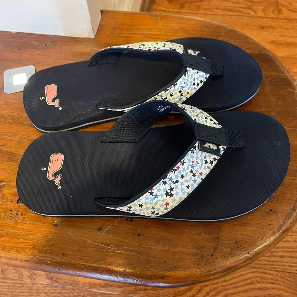 VINEYARD VINES blue/white stars and whale flip-flops Big Girl's 5